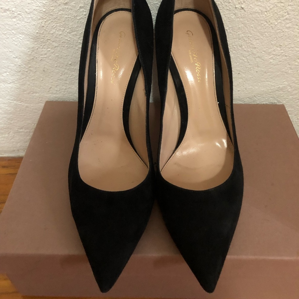 Gianvito Rossi Black Suede Pumps